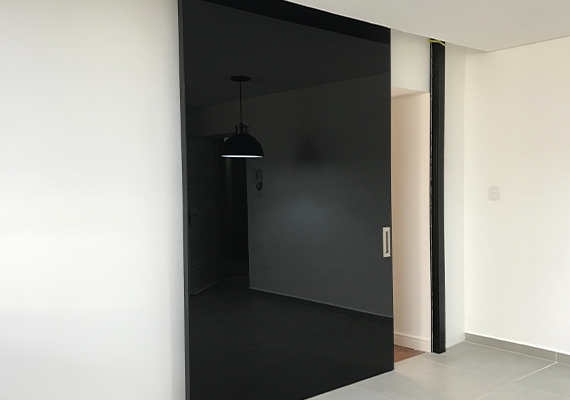 porta deslizante preta